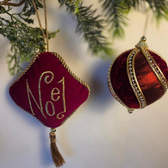 Red Velvet Satin Ribbon Gold Beaded Trim Ornaments Vintage - Picture 6 of 7